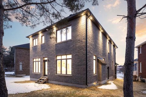 Photo 43 at 43 Auburn Court, Ardagh, Barrie