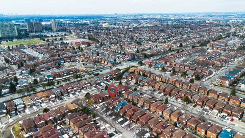 Photo 10 at 4 Treerun Avenue, Steeles, Toronto