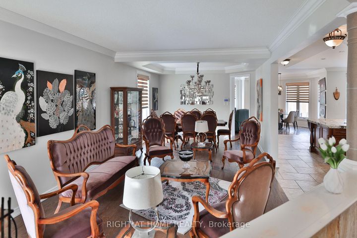 Photo 2 at 122 Red Cardinal Trail, Oak Ridges, Richmond Hill