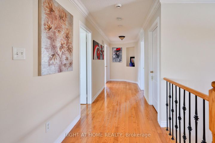 Photo 9 at 122 Red Cardinal Trail, Oak Ridges, Richmond Hill