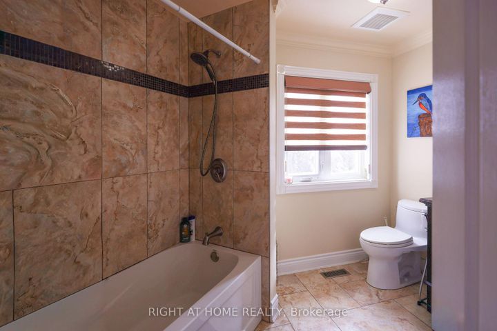 Photo 18 at 122 Red Cardinal Trail, Oak Ridges, Richmond Hill