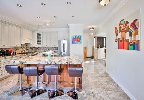 Photo 4 at 122 Red Cardinal Trail, Oak Ridges, Richmond Hill