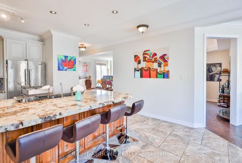 Photo 5 at 122 Red Cardinal Trail, Oak Ridges, Richmond Hill