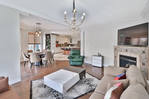 Photo 6 at 122 Red Cardinal Trail, Oak Ridges, Richmond Hill