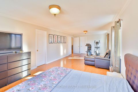 Photo 12 at 122 Red Cardinal Trail, Oak Ridges, Richmond Hill