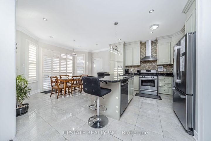 Photo 7 at 12 Haywood Drive, Credit Valley, Brampton