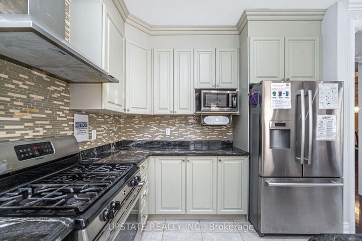 Photo 9 at 12 Haywood Drive, Credit Valley, Brampton