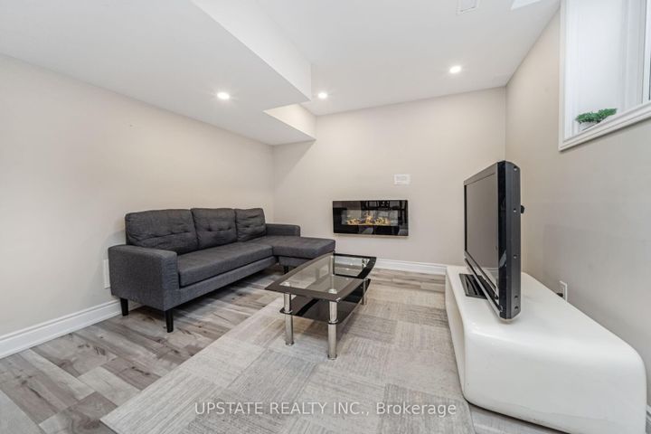 Photo 38 at 12 Haywood Drive, Credit Valley, Brampton