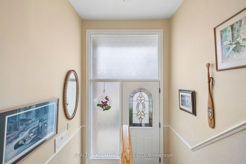 Photo 3 at 42 Bankfield Drive, Beaumonde Heights, Toronto