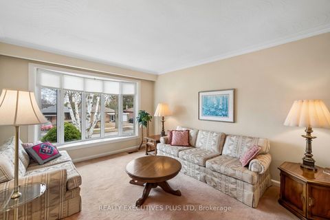 Photo 5 at 42 Bankfield Drive, Beaumonde Heights, Toronto
