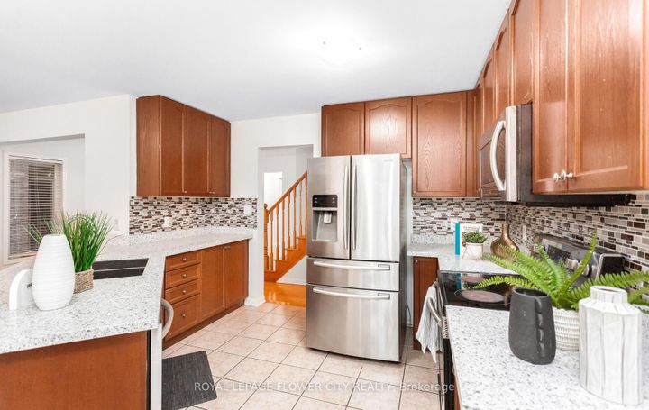 Photo 13 at 47 Haverty Trail, Northwest Brampton, Brampton