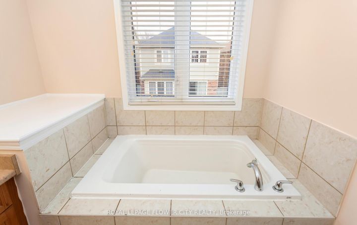 Photo 19 at 47 Haverty Trail, Northwest Brampton, Brampton
