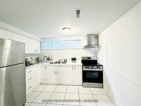 Photo 10 at 25 Bimini Crescent, Black Creek, Toronto