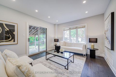 Photo 3 at 483 Menczel Crescent, Summerhill Estates, Newmarket