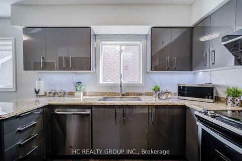 Photo 12 at 483 Menczel Crescent, Summerhill Estates, Newmarket