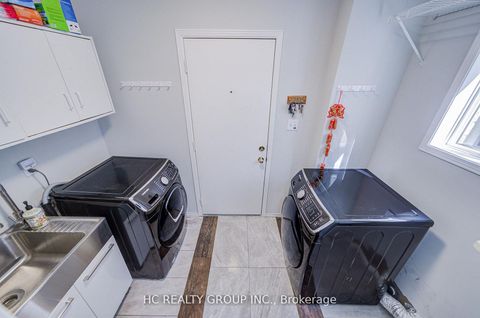 Photo 17 at 483 Menczel Crescent, Summerhill Estates, Newmarket