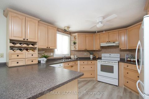 Photo 9 at 13 Steelhead Lane, Newcastle, Clarington