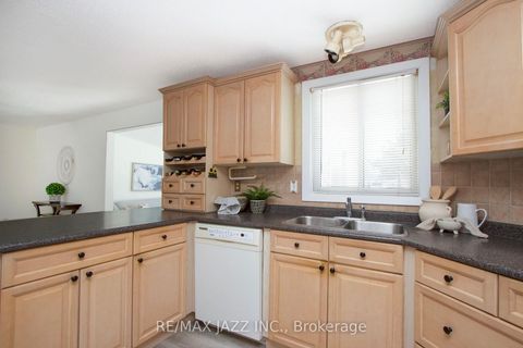 Photo 10 at 13 Steelhead Lane, Newcastle, Clarington