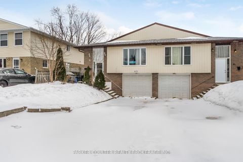 Photo 2 at 83 Daphne Crescent, Cundles East, Barrie