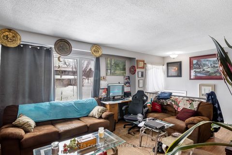 Photo 4 at 83 Daphne Crescent, Cundles East, Barrie