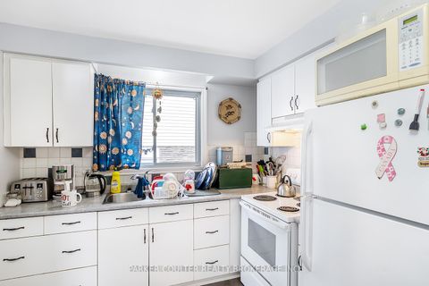 Photo 7 at 83 Daphne Crescent, Cundles East, Barrie