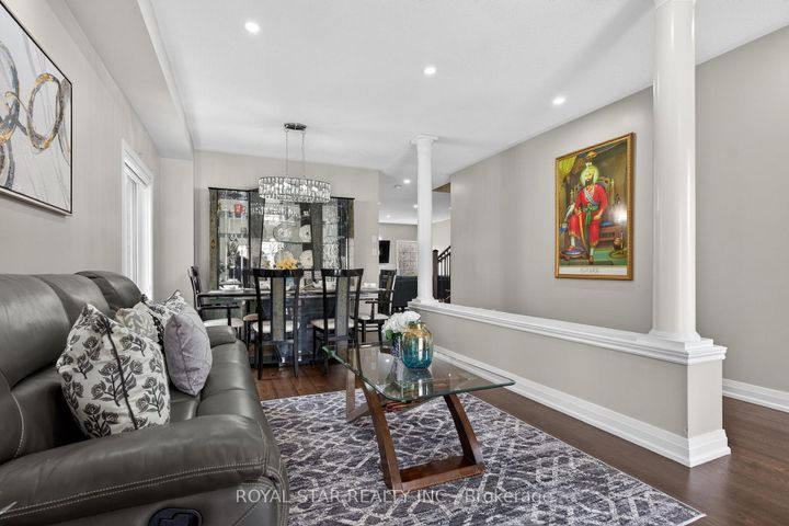 Photo 3 at 10 Solidarity Court, Bram West, Brampton