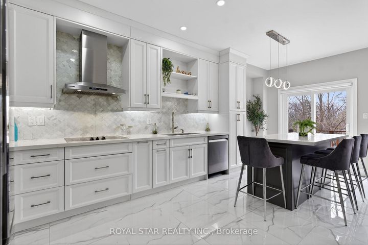 Photo 6 at 10 Solidarity Court, Bram West, Brampton