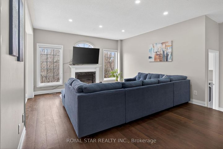 Photo 7 at 10 Solidarity Court, Bram West, Brampton