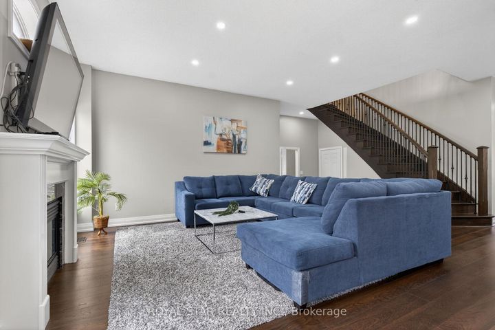 Photo 8 at 10 Solidarity Court, Bram West, Brampton