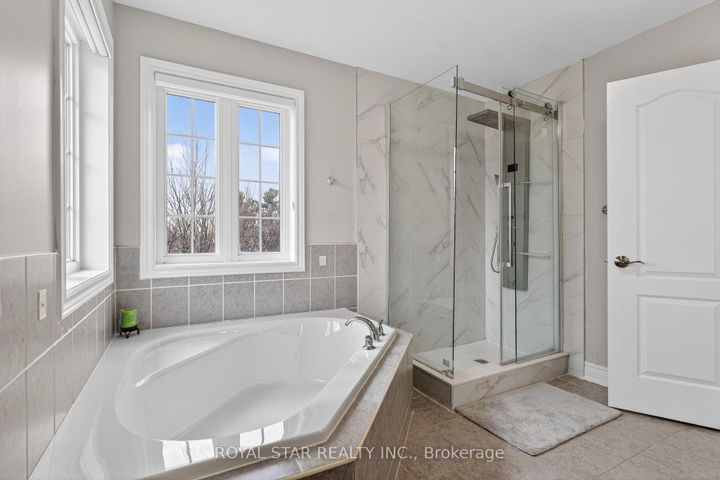 Photo 14 at 10 Solidarity Court, Bram West, Brampton