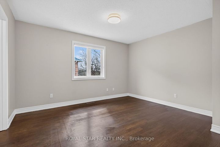 Photo 15 at 10 Solidarity Court, Bram West, Brampton