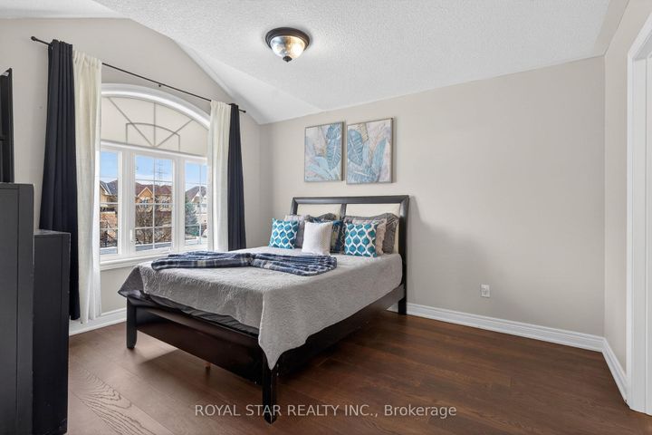 Photo 18 at 10 Solidarity Court, Bram West, Brampton