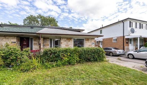 Photo 3 at 6872 Darcel Avenue, Malton, Mississauga