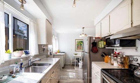 Photo 4 at 6872 Darcel Avenue, Malton, Mississauga