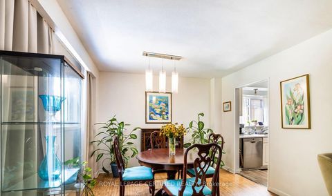 Photo 5 at 6872 Darcel Avenue, Malton, Mississauga