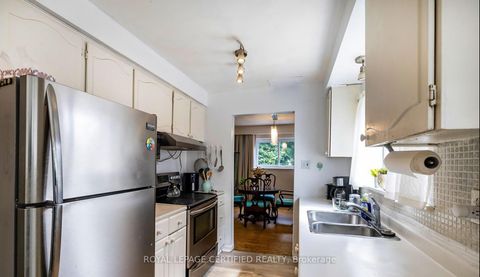 Photo 6 at 6872 Darcel Avenue, Malton, Mississauga