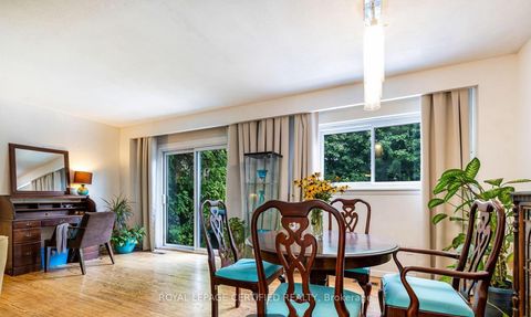 Photo 7 at 6872 Darcel Avenue, Malton, Mississauga