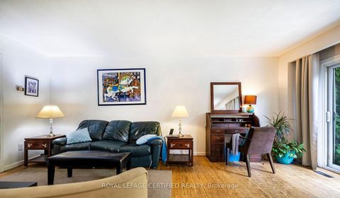 Photo 8 at 6872 Darcel Avenue, Malton, Mississauga