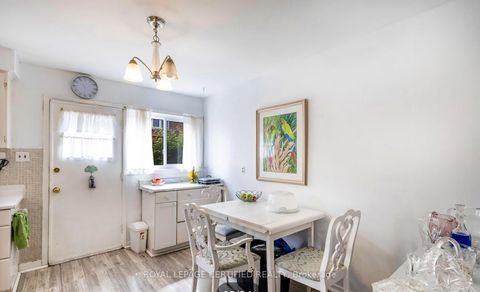 Photo 12 at 6872 Darcel Avenue, Malton, Mississauga