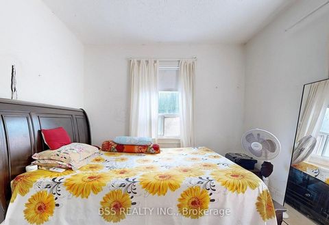 Photo 5 at 48 St Dunstan Drive, Oakridge, Toronto