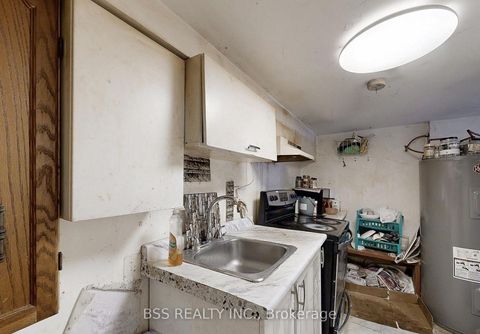 Photo 9 at 48 St Dunstan Drive, Oakridge, Toronto