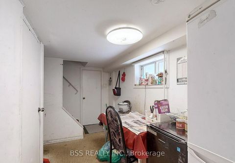 Photo 12 at 48 St Dunstan Drive, Oakridge, Toronto