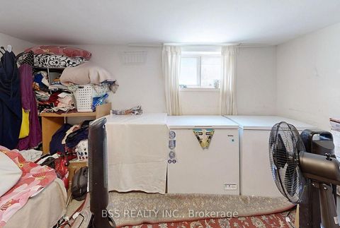 Photo 15 at 48 St Dunstan Drive, Oakridge, Toronto