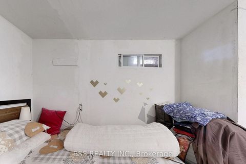 Photo 17 at 48 St Dunstan Drive, Oakridge, Toronto