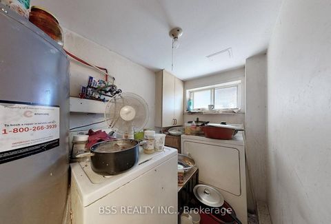 Photo 24 at 48 St Dunstan Drive, Oakridge, Toronto