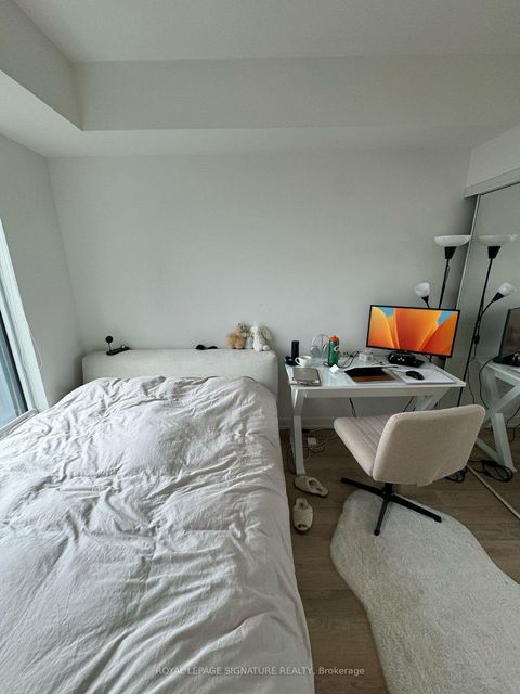 Photo 9 at 820 - 158 Front Street E, Moss Park, Toronto