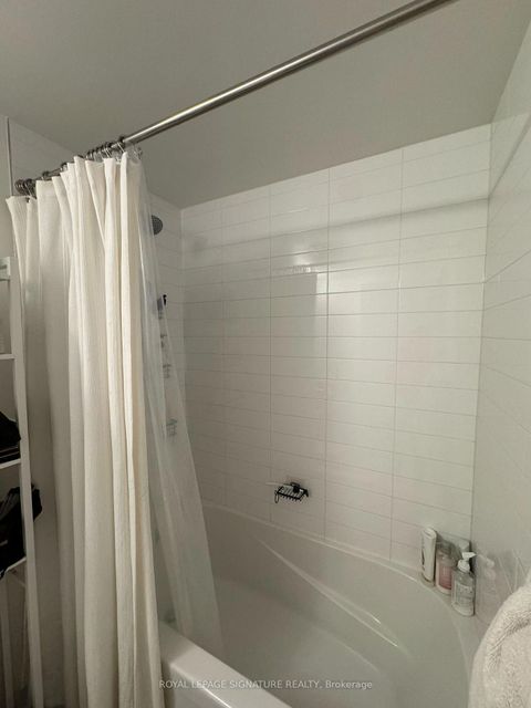 Photo 13 at 820 - 158 Front Street E, Moss Park, Toronto