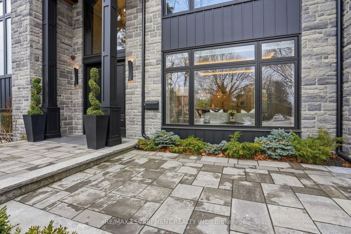 Photo 1 at 1489 Rogerswood Court, Lorne Park, Mississauga