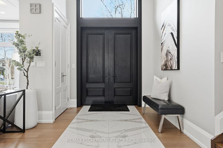 Photo 2 at 1489 Rogerswood Court, Lorne Park, Mississauga