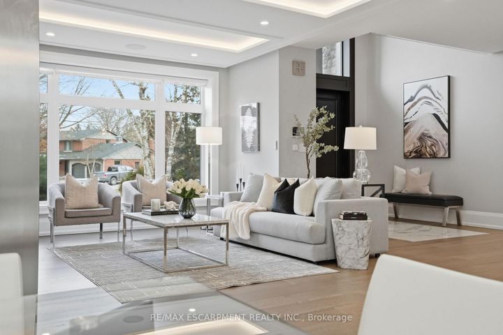 Photo 3 at 1489 Rogerswood Court, Lorne Park, Mississauga